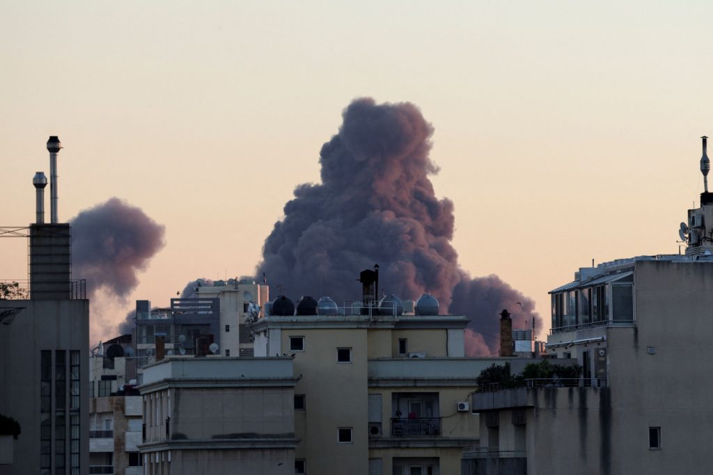 Έκρηξη στη Βηρυτό με στόχο την Χεζμπολάχ και αβεβαιότητα για την τύχη του ηγέτη της