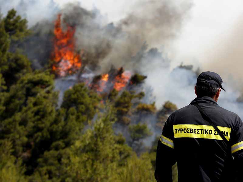 Φωτιά στην Κερατέα κινητοποιεί δυνάμεις της Πυροσβεστικής