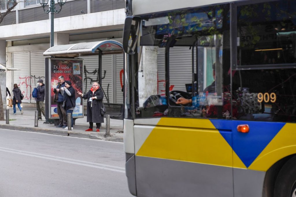 Απαράδεκτη συμπεριφορά οδηγού λεωφορείου βιντεοσκοπήθηκε εν κινήσει